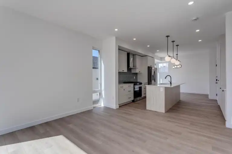 Glenora 4 Plex