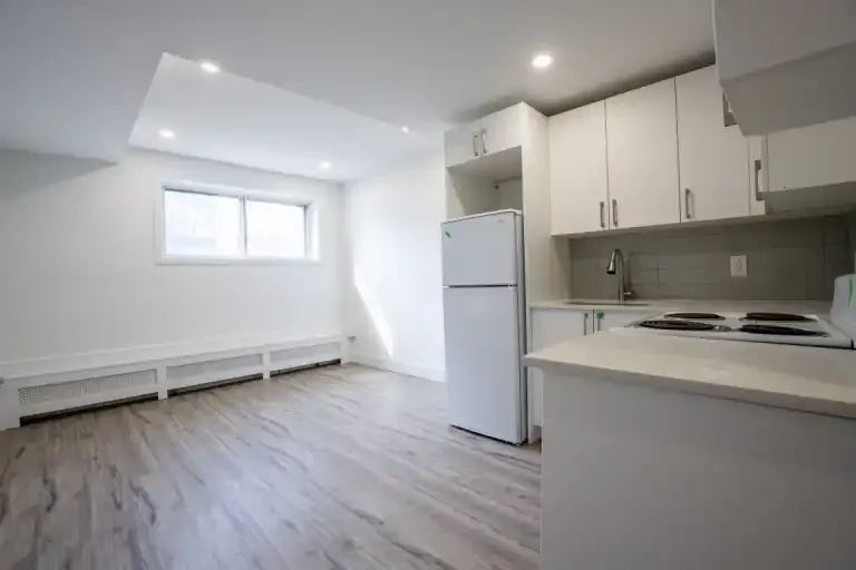 7030 Côte Saint Luc Rd