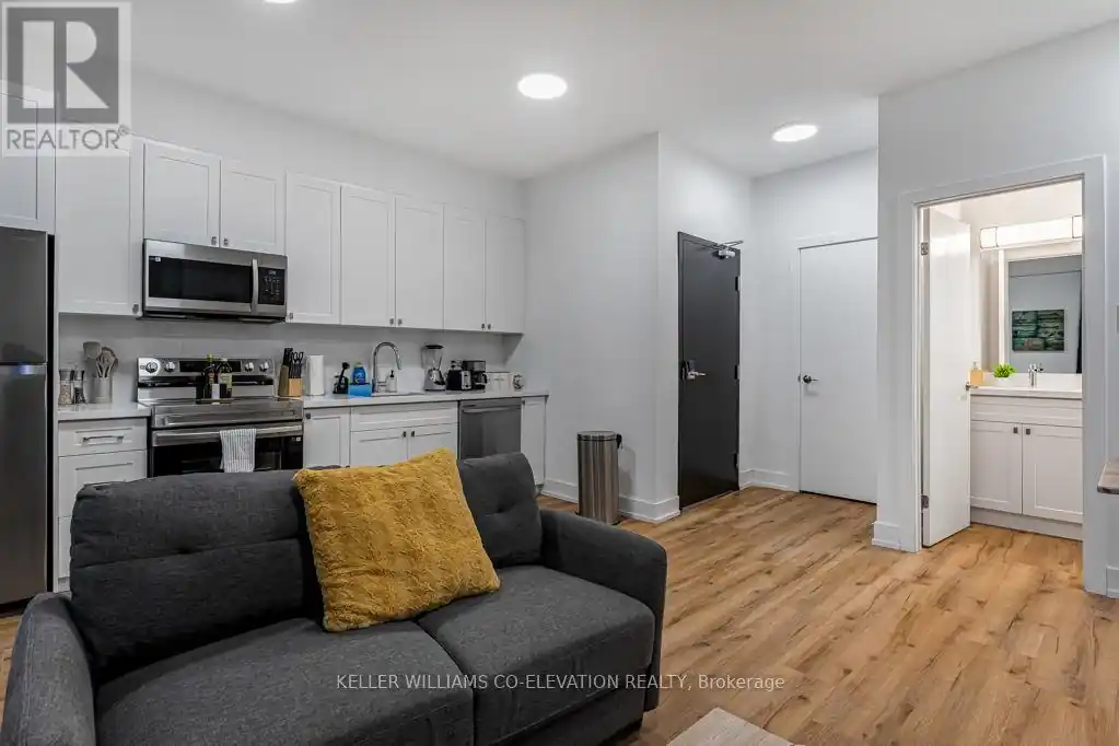 10 - 610 KING STREET E