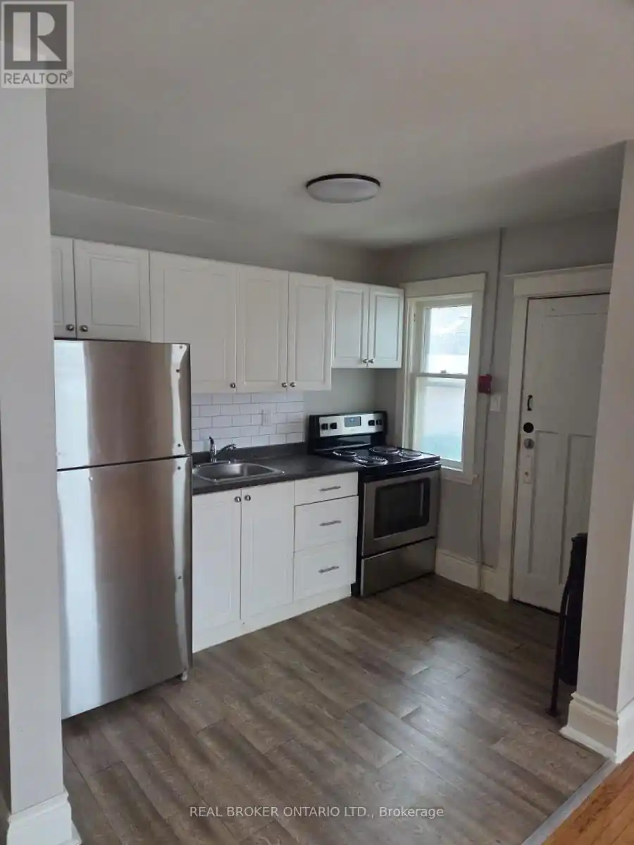 5 - 985 MAIN STREET E