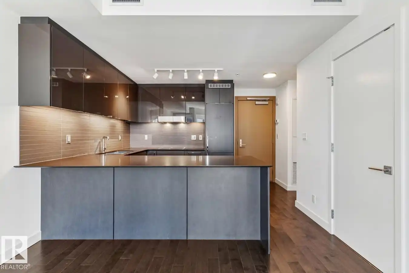 #3104 10360 102 ST NW