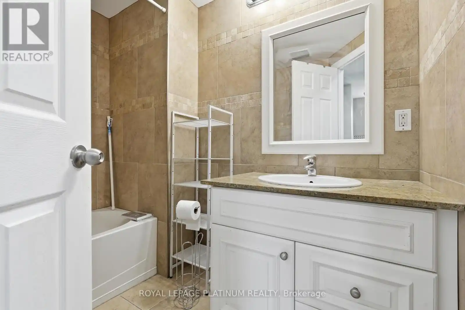 4 - 120 SHERMAN AVENUE S