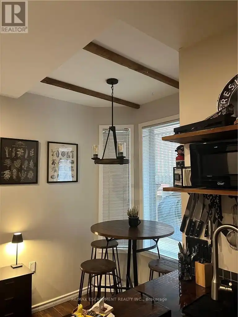 B - 56 KING STREET W