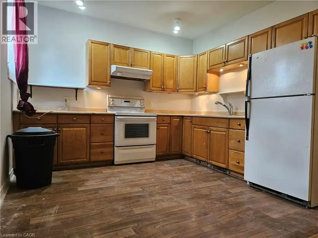 216 PARKDALE Avenue N Unit# 2