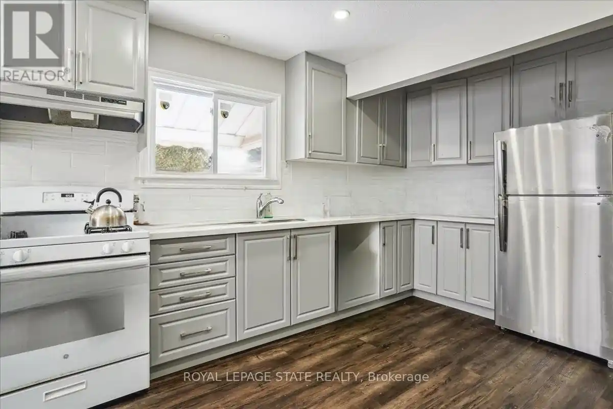 UPPER - 251 KING STREET E