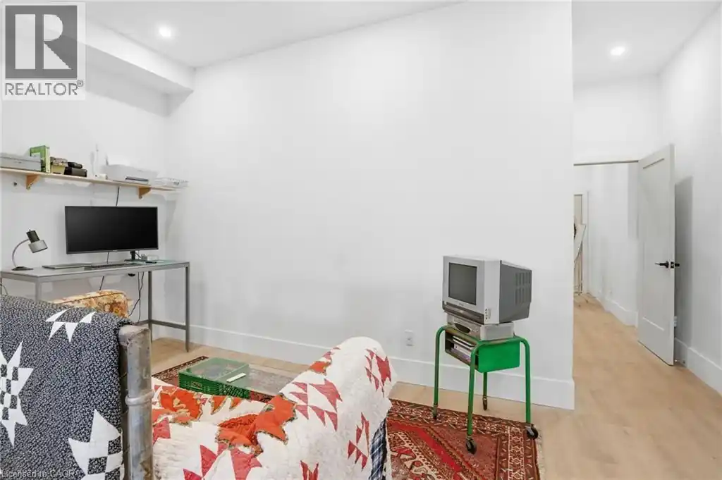 472 BARTON Street E Unit# Upper
