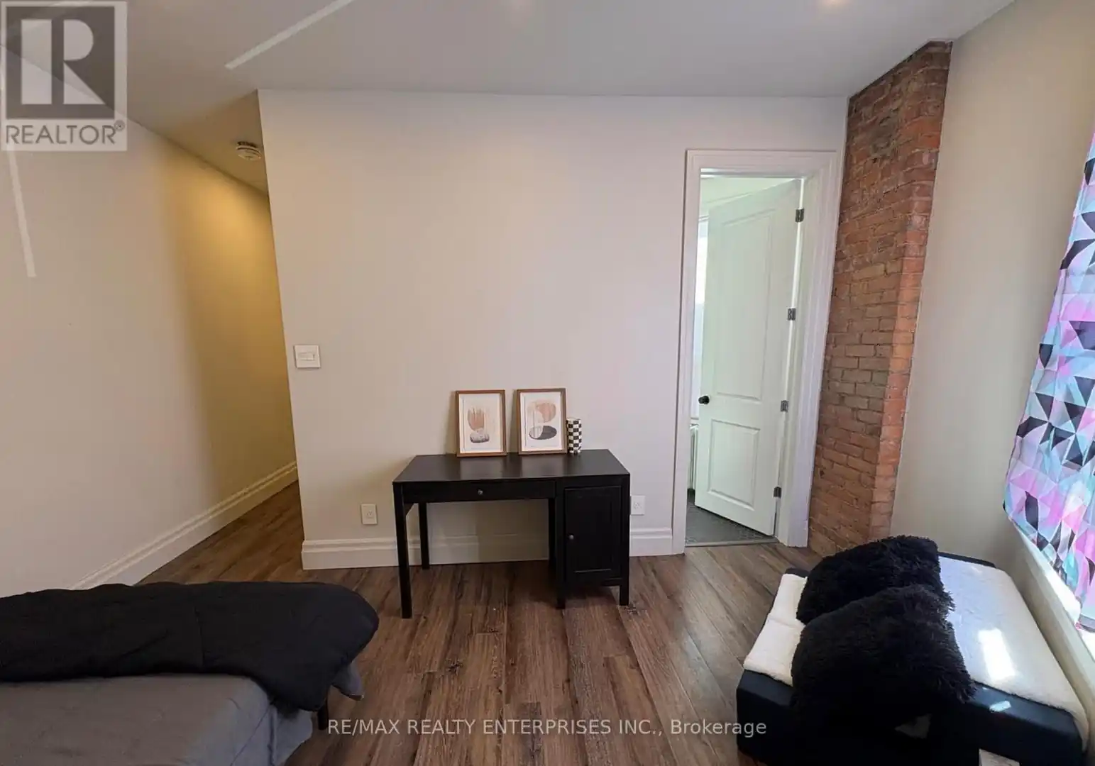 3 - 156 JAMES STREET S