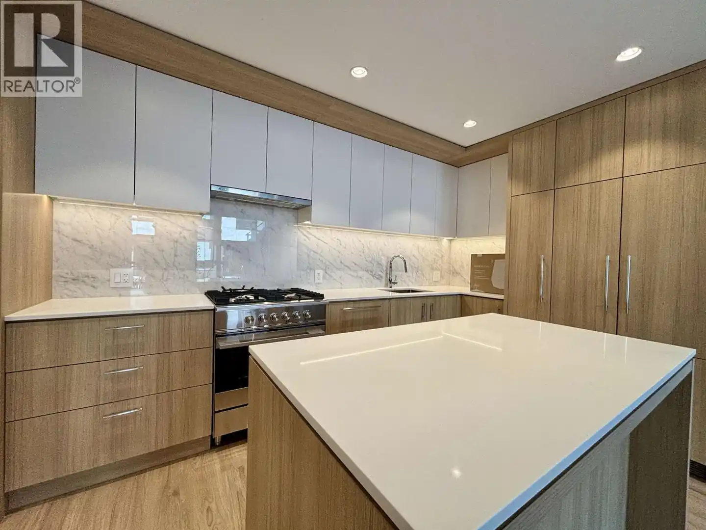6085 IRMIN STREET - 6085 IRMIN Street, Burnaby, BC