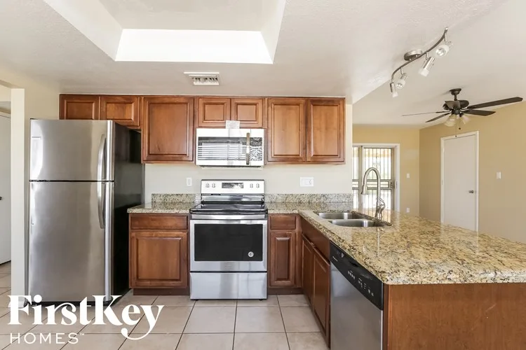 1633 W Charleston Ave Phoenix, AZ 85023