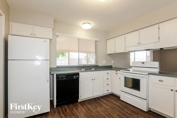 3846 W DALPHIN Rd Phoenix, AZ 85051