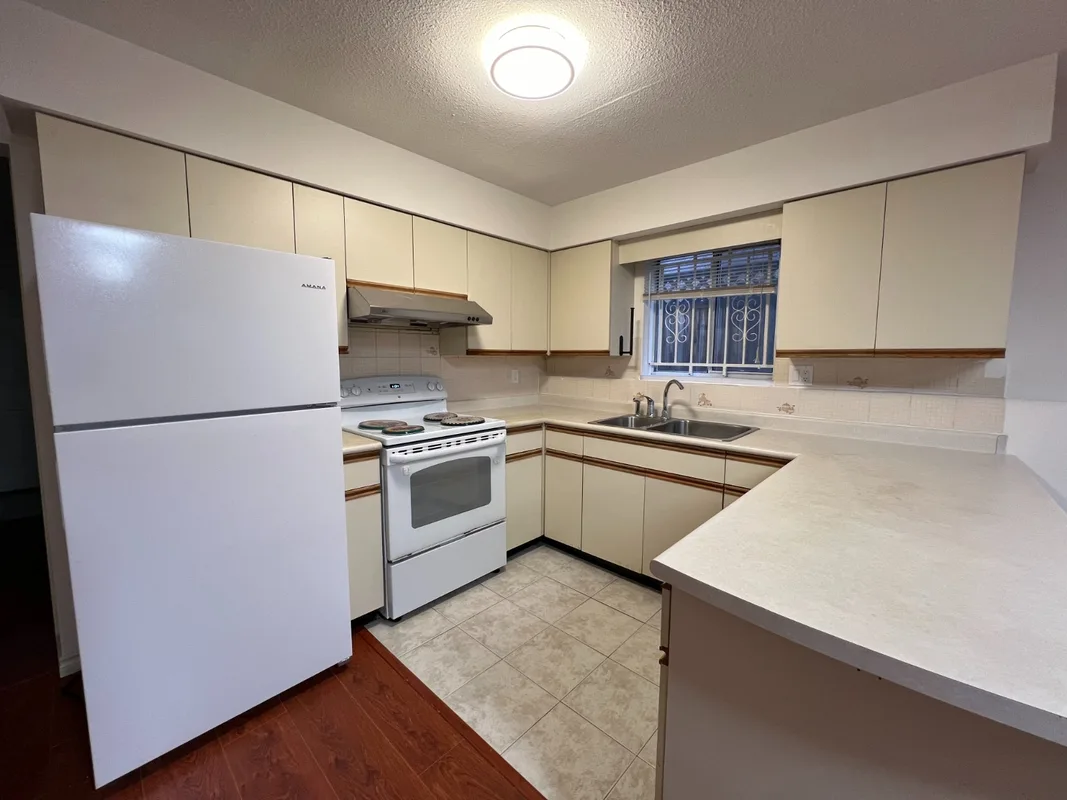 E 55th Ave, Vancouver, BC