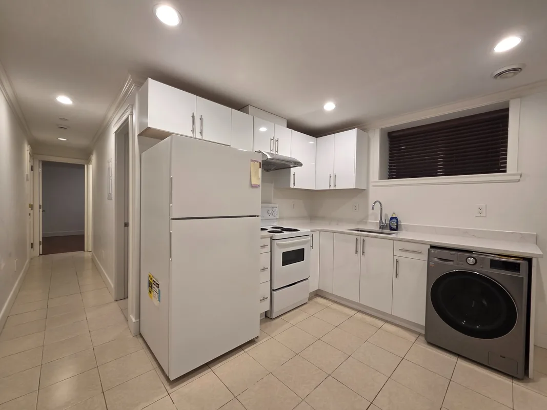E 28th Ave, Vancouver, BC