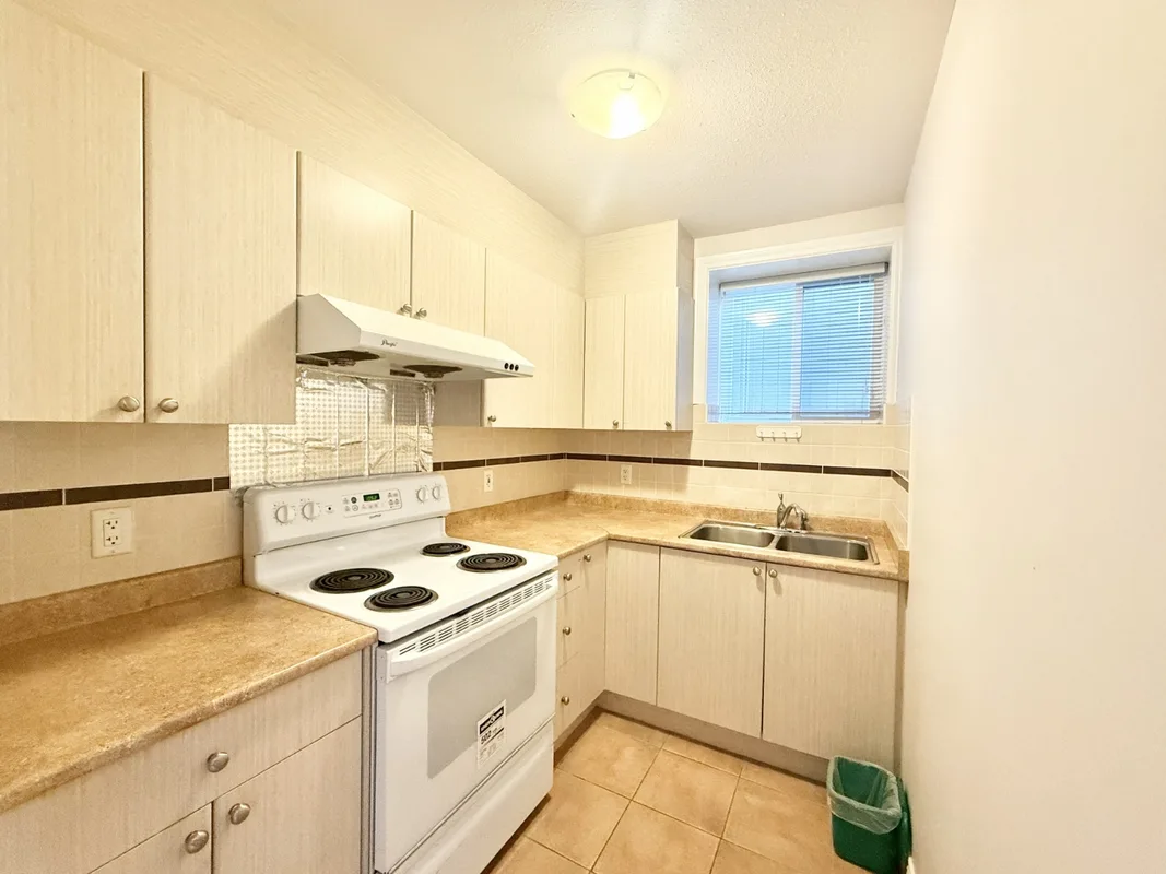E 49th Ave, Vancouver, BC