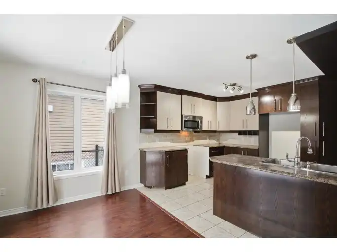 399 Rue Jeannine-Grégoire-Ross