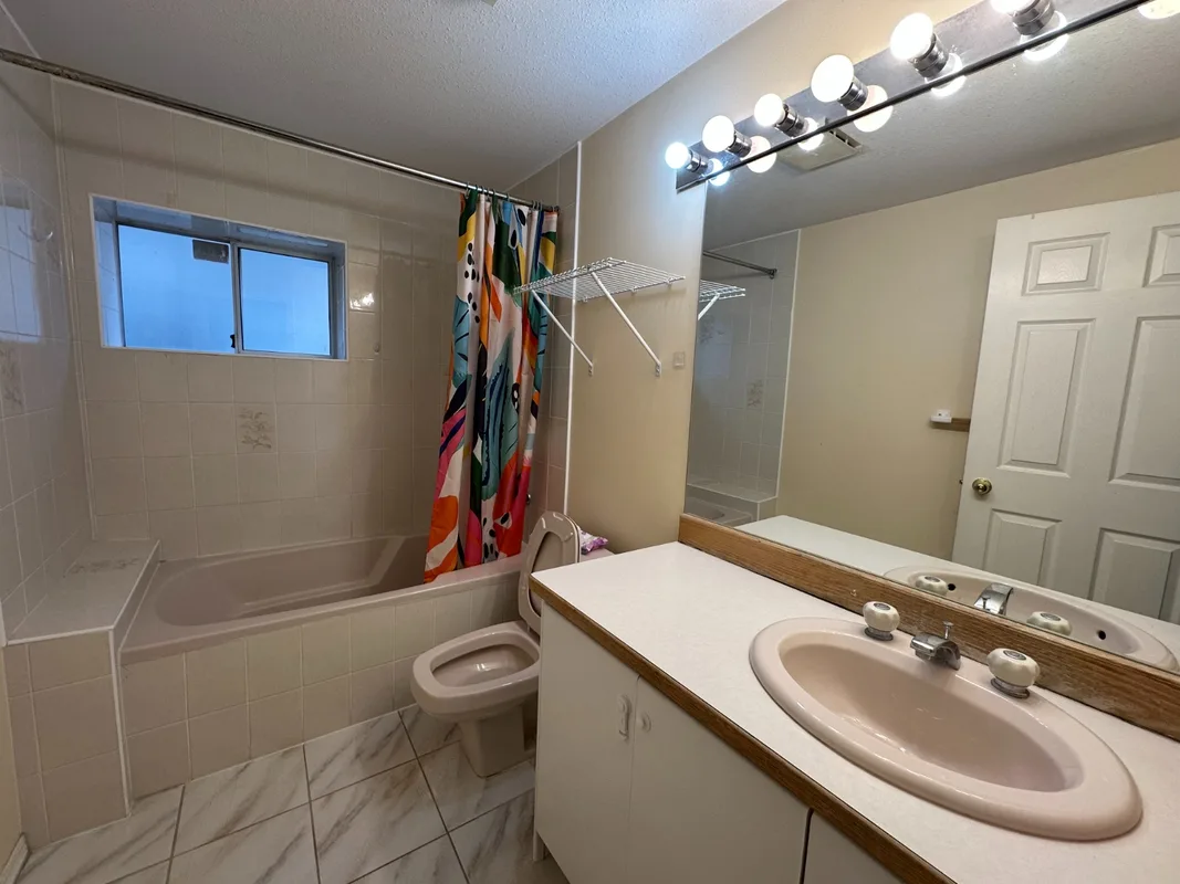 931 Holdom Ave, Burnaby, BC
