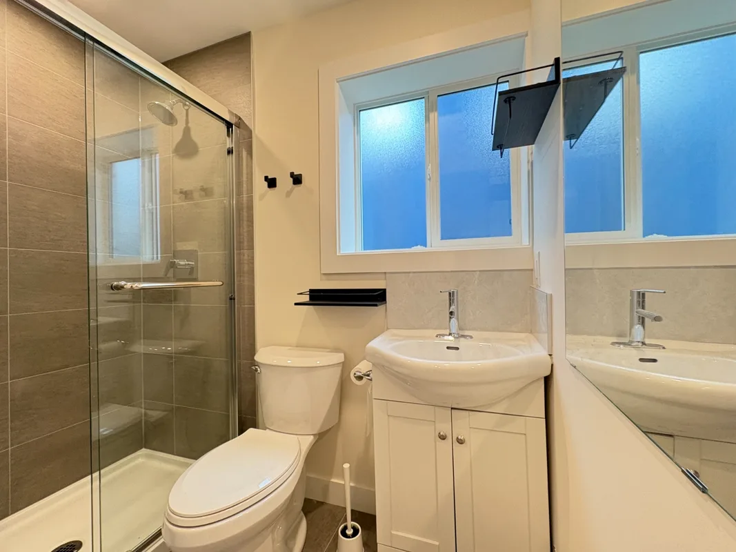 4598 Sardis St, Burnaby, BC