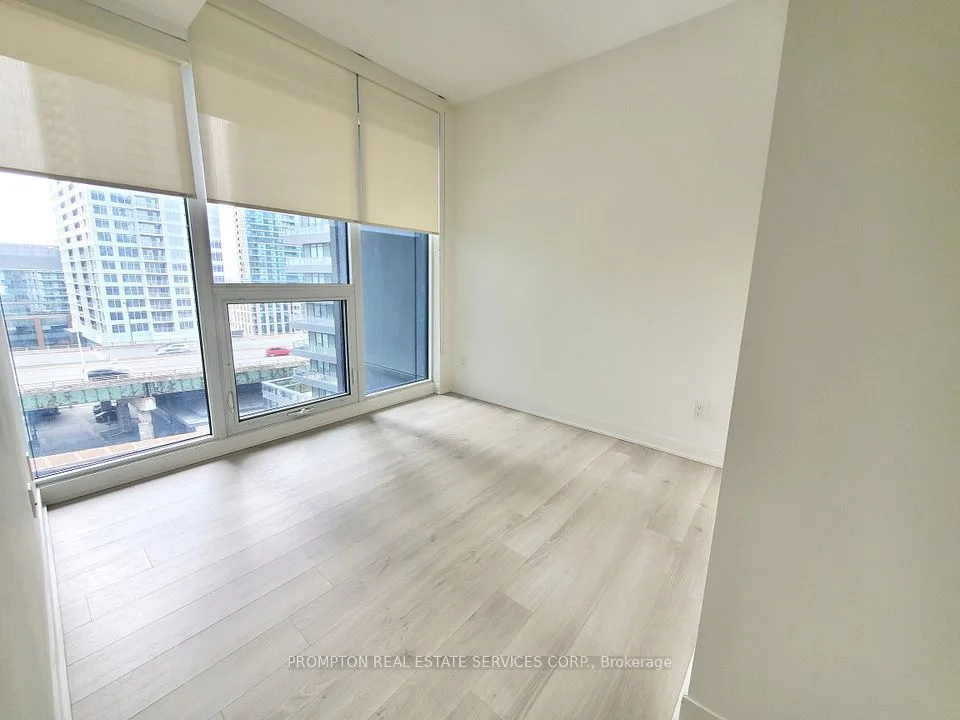 3 Bedroom(s) (899 sqft)