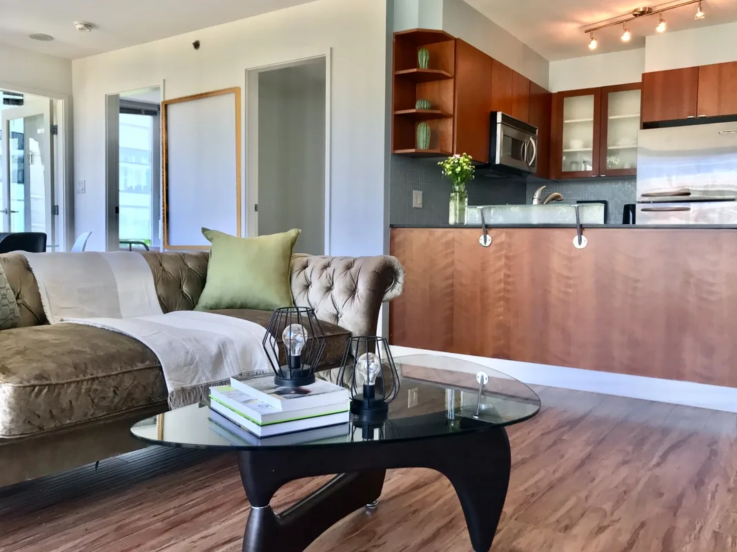 590 Robson St, Vancouver, BC