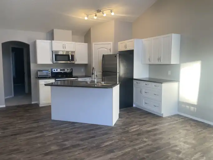 604 62 Street SW - Townhouse in SE Charlesworth