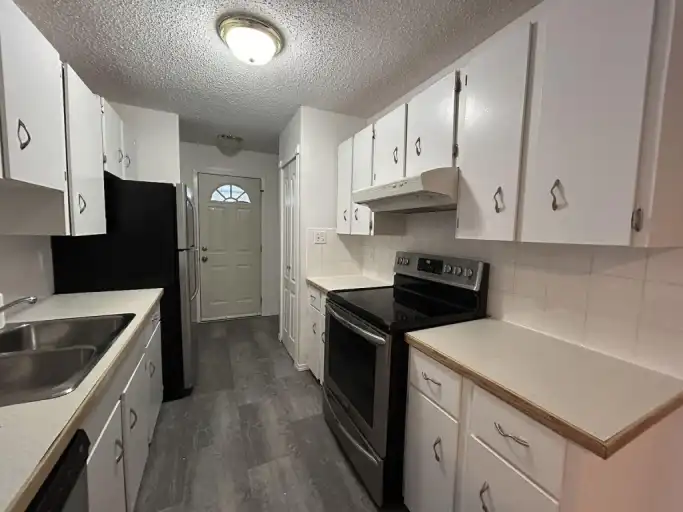 18253 84 Avenue Northwest, Edmonton, Alberta, Canada, T5T 1T7