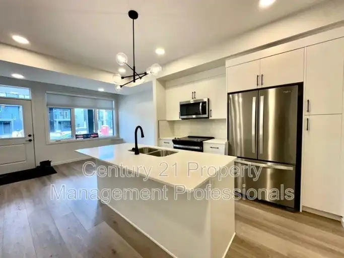 2617 Alces Way SW Lower Edmonton AB, T6X 1A5