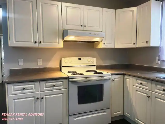 UPPER 8125 83 Avenue Northwest