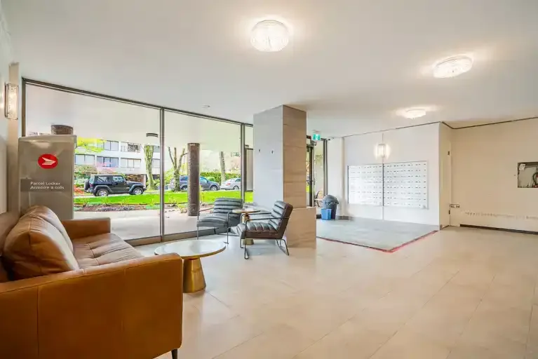 #905: Renovated small 1 Bedroom with great south facing views West of Denman