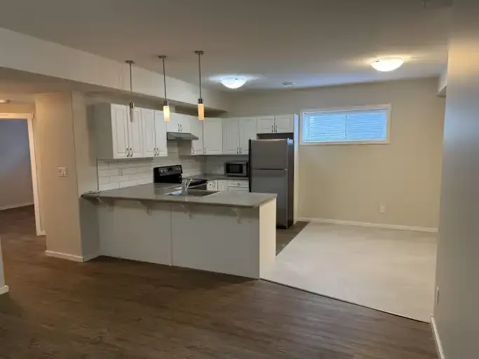 (PN1263) Private 1-Bed Basement Suite - Private Entrance, In-Suite Laundry & Thermostat Control!