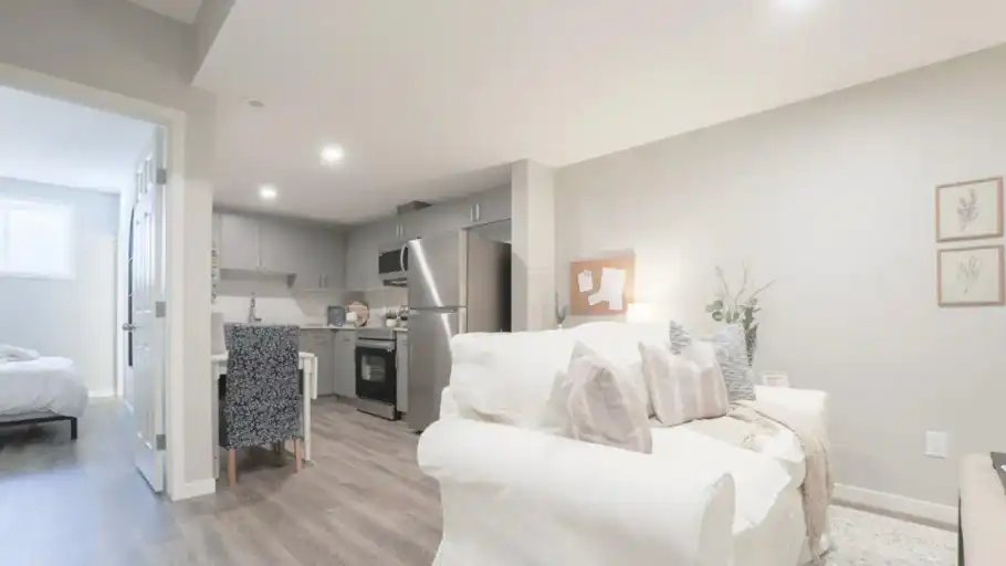 19108 22 Ave NW, Edmonton AB