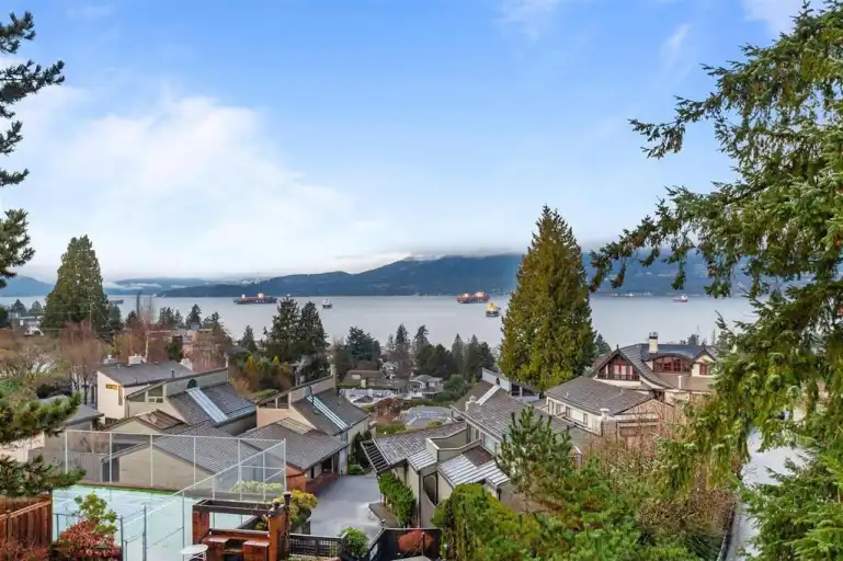 1995 Sasamat Place Vancouver