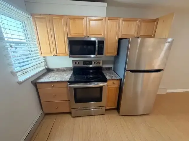 (PN 1259) Cozy Bachelor Suite in Quiet Mature Neighborhood - Utilities Included & Great Location