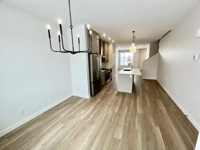 280 Paterson Link SW, Upper