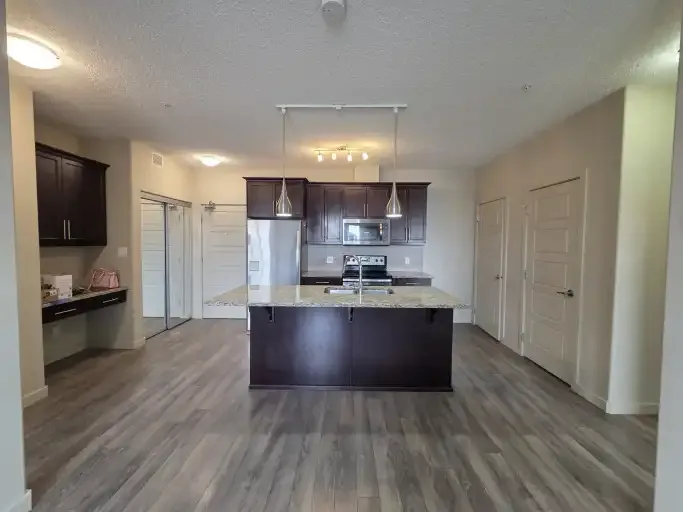 405, 504 Greisbach Parade
