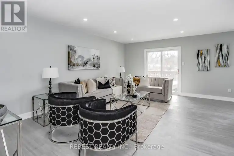 MAIN FLOOR - 92 LILLIAN CRESCENT