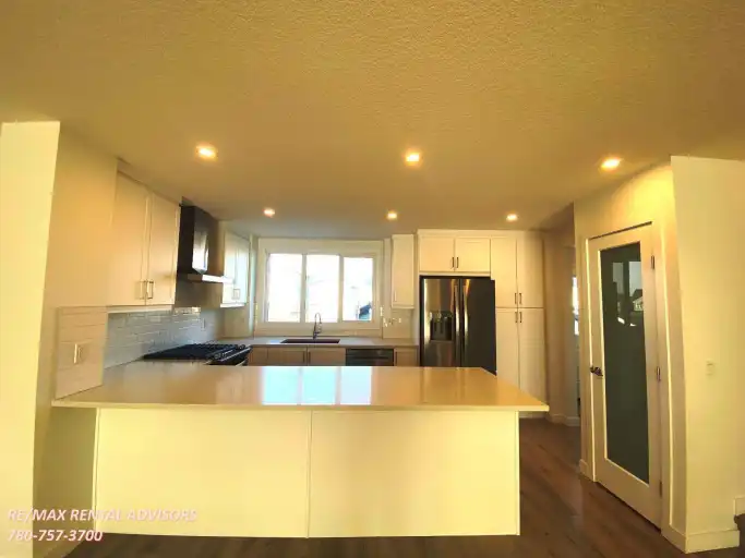1007 Daniels Loop Southwest