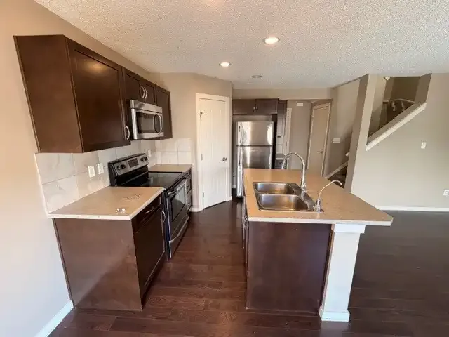 (PN623) 3 bedroom Duplex!