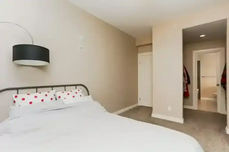 2 Bedroom 2.5 Bathroom by Kingsway - SF120