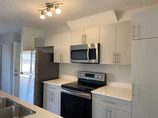 2101 Graydon Hill Crescent SW - Main Floor in SW Graydon Hill