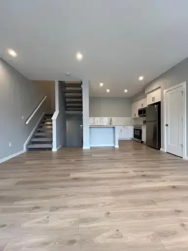 #61 1304 Rutherford Rd SW