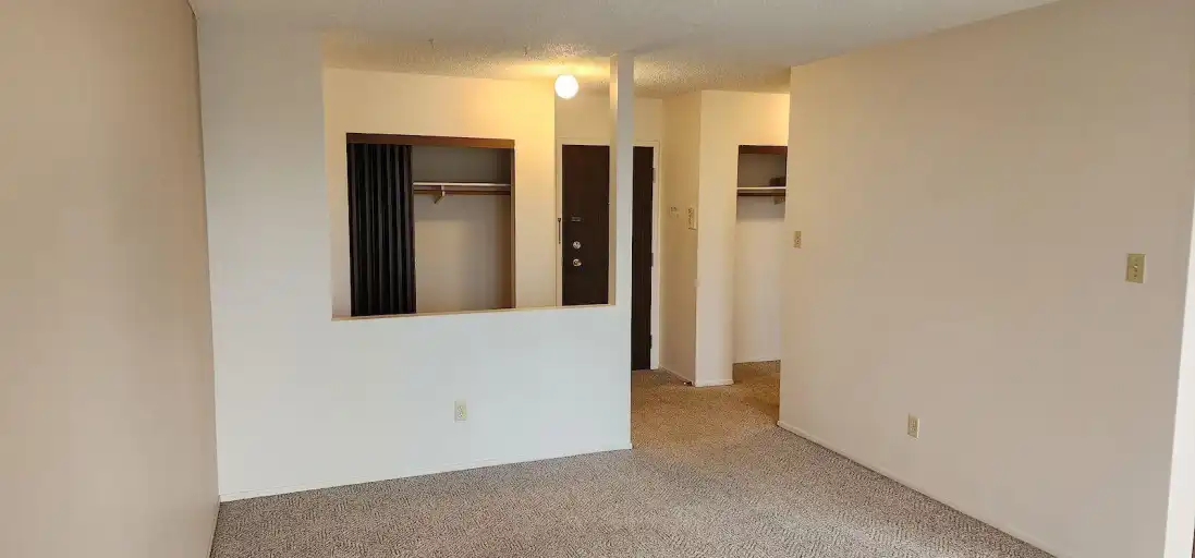 3610 43 Avenue Northwest 401, Edmonton, Alberta, Canada, T6L 5T2