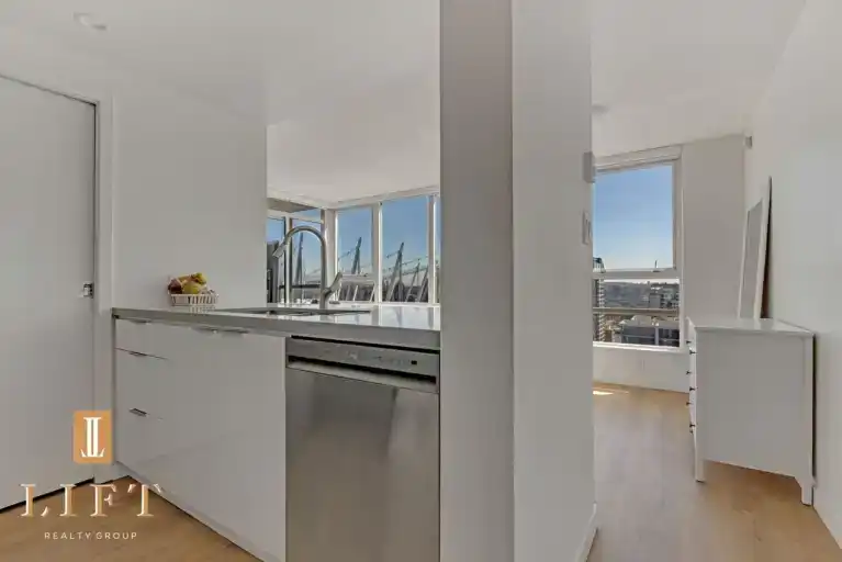 Stunning 29th floor Urban Oasis at the MAX1