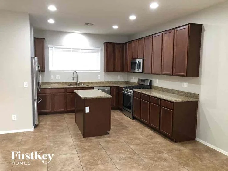7729 S 37th Way Phoenix, AZ 85042