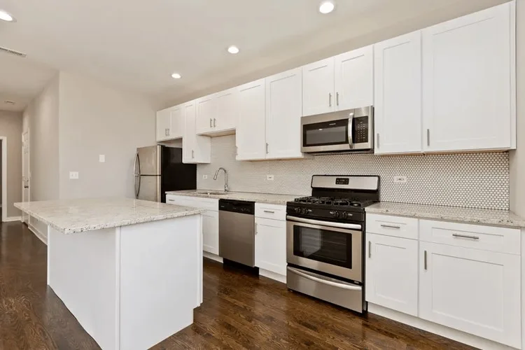 1619-21 W Warren Blvd