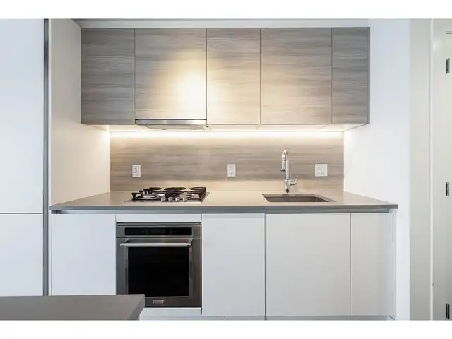 Pet-Friendly 1-Bed + Den Apartment Close to SkyTrain | Long Term Rentals | Burnaby/New Westminster | Free local classifieds - Kijiji