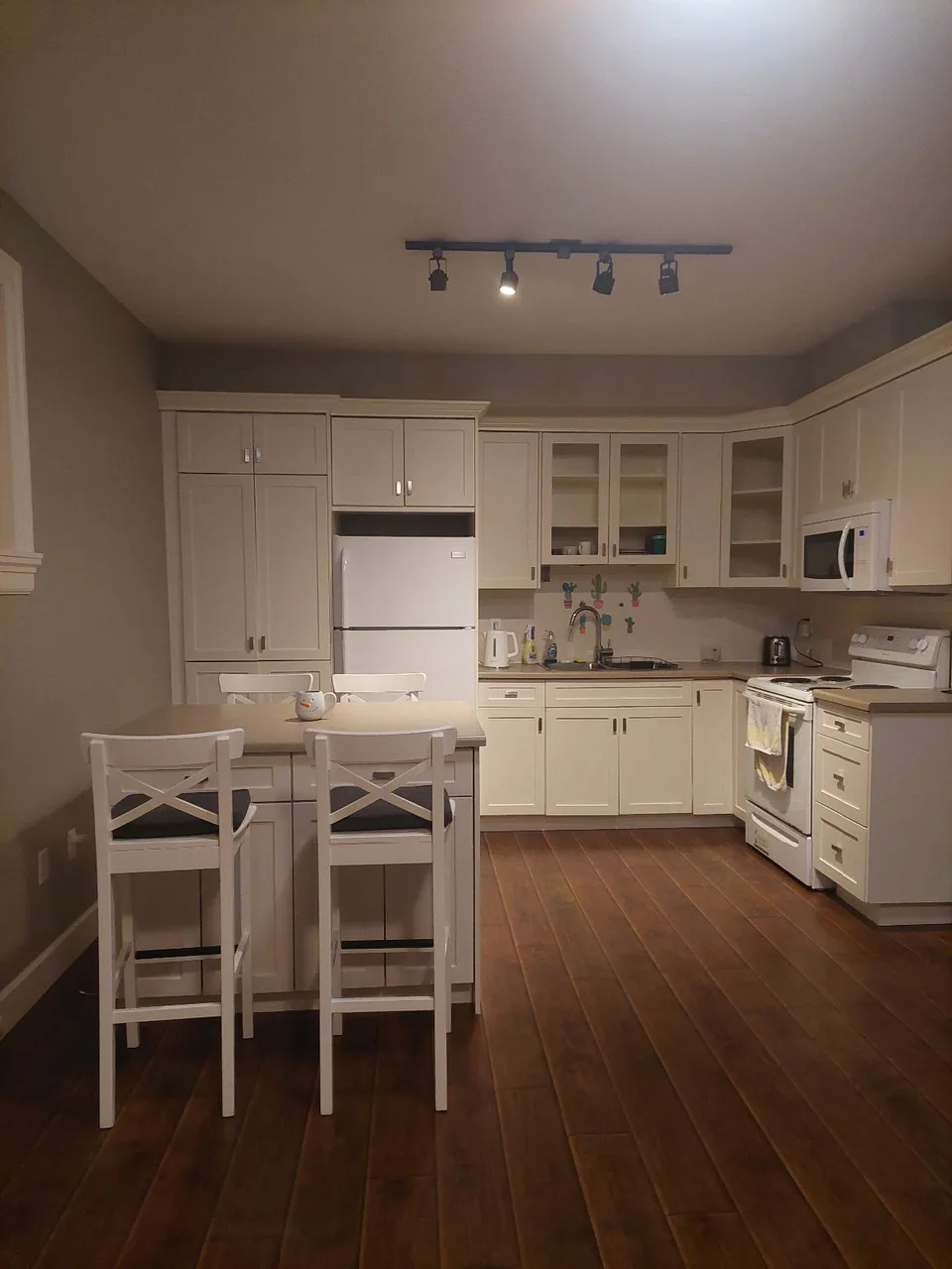 2 Bedroom 1Bath for Rent must see AVAILABLE immediately | Long Term Rentals | Burnaby/New Westminster | Free local classifieds - Kijiji