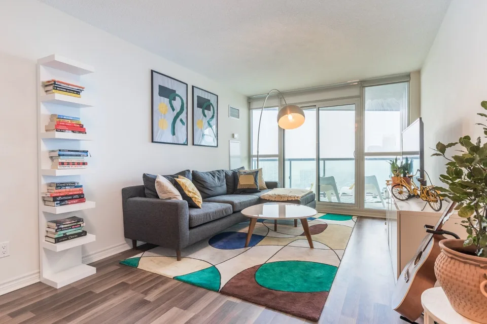 Downtown Core Spacious 1 Bdrm + Den/2nd Bdrm + Parking + Locker | Long Term Rentals | City of Toronto | Free local classifieds - Kijiji