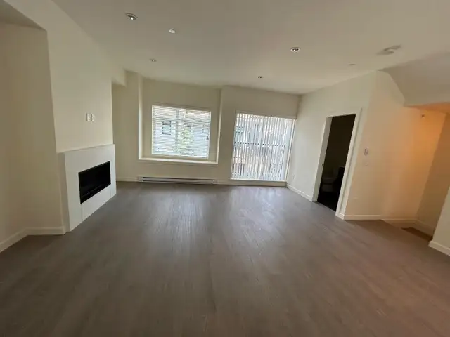 Spacious 3 bed townhouse w/ huge rooftop deck in Queensborough | Long Term Rentals | Burnaby/New Westminster | Free local classifieds - Kijiji