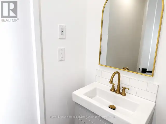 1 - 17 WHITE AVENUE Toronto (Rockcliffe-Smythe), Ontario | Long Term Rentals | City of Toronto | Free local classifieds - Kijiji