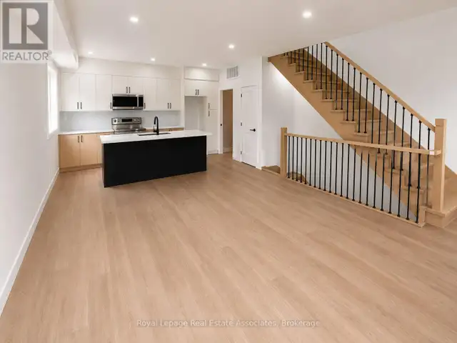 4 - 17 WHITE AVENUE Toronto (Rockcliffe-Smythe), Ontario | Long Term Rentals | City of Toronto | Free local classifieds - Kijiji