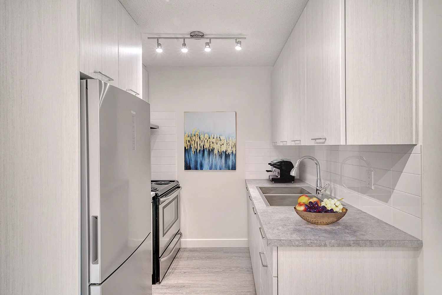 BROADWAY CENTRE | Stylish Beltline Living Steps from 17 Ave